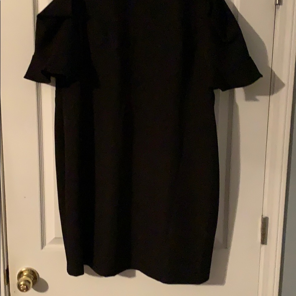 Slimming cold shoulder Black Dress